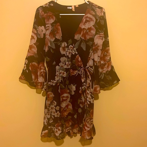 L/M Rosy Summer Dress V Neck Bell Sleeve two third A-Style ties on Waist - Picture 5 of 15